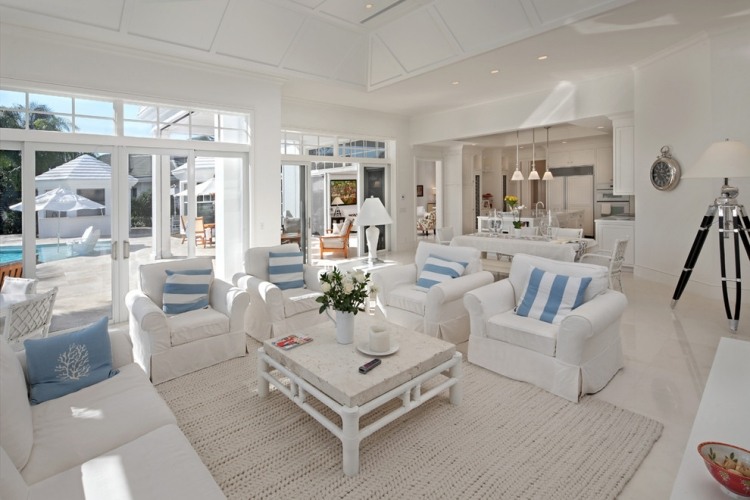 Biely nábytok-vidiecky štýl-modrý-prúžok-vankúš