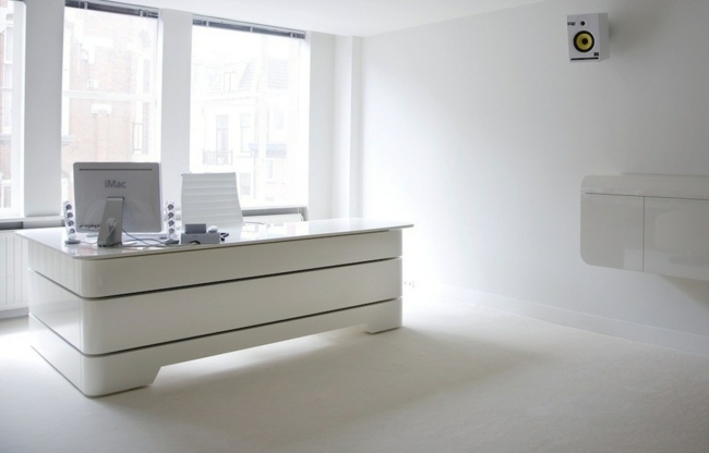 Interiér kancelárie, holandský nábytok, biely stôl holandský nábytok biely stôl minimalistický