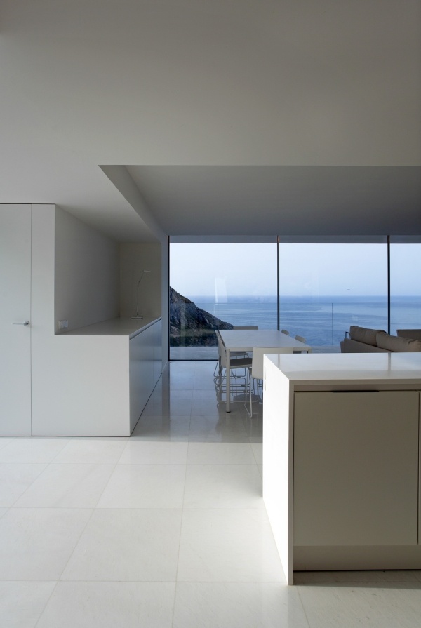 biely dekor v štýle minimalizmu minimalistický biely interiér v španielsku