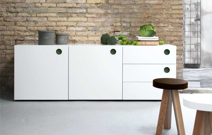 Biela príborník s vysokým leskom ponúka úložný priestor-DOT od Terence Woodgate, Punt Biela príborník-vo vysokom lesku-DOT-Terence-Woodgate-Design-Punt