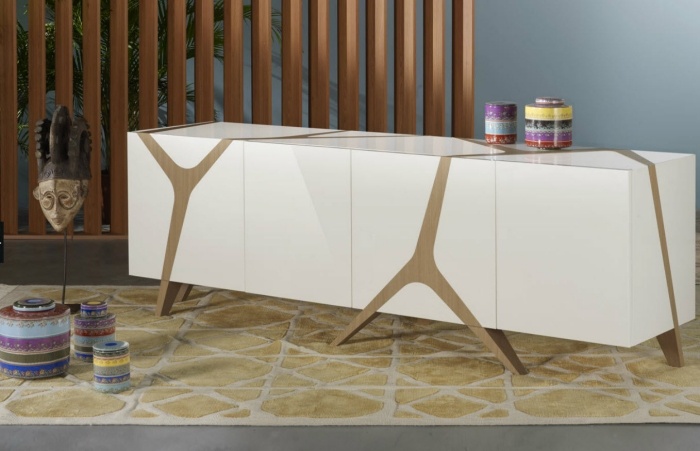 Neobvyklý príborník vo vysokom lesku mangrovníka Les Contemporains od M. Fumagalli-Roche bobois Biela príborník-vo vysokom lesku-Les-Contemporains-mangrove-M-Fumagalli-roche-bobois