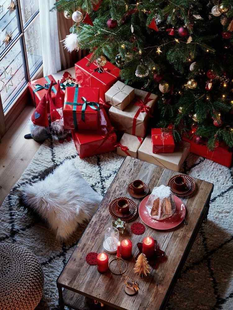 Dekorácia v štýle vianočnej chaty na konferenčnom stolíku