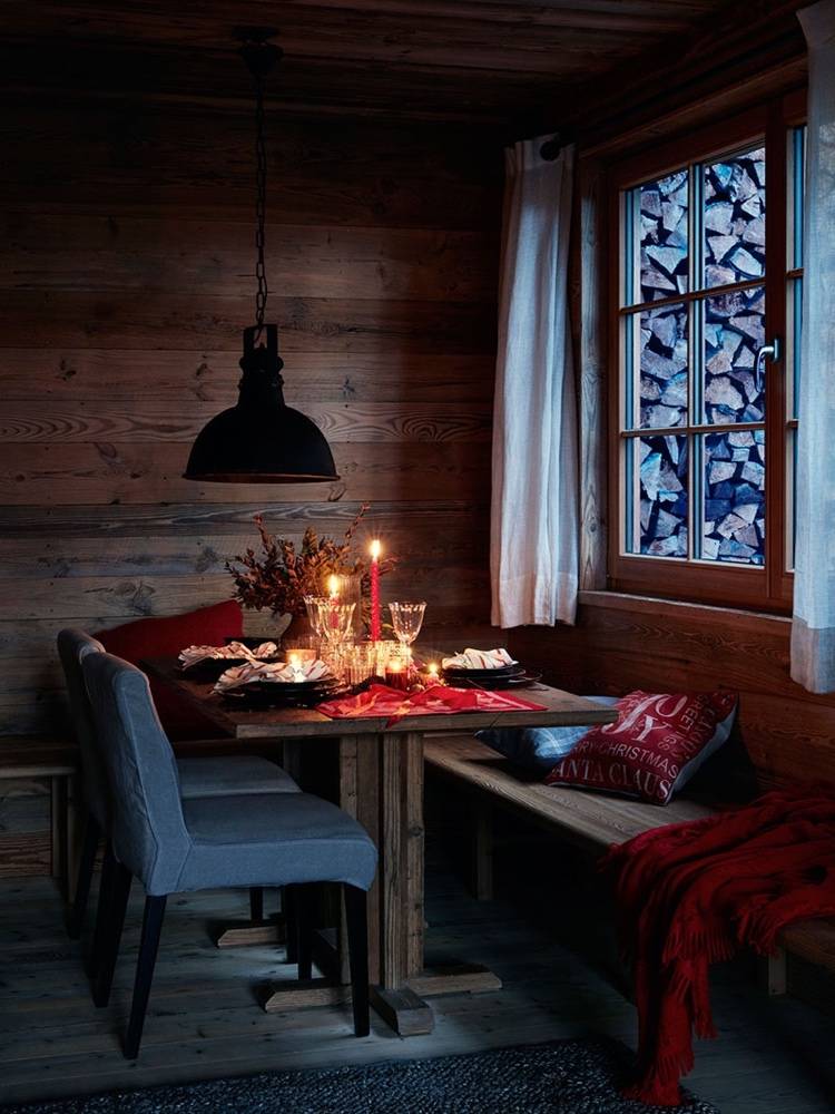 Slávnostne ozdobte Vianoce v jedálenskom stole v štýle chaty