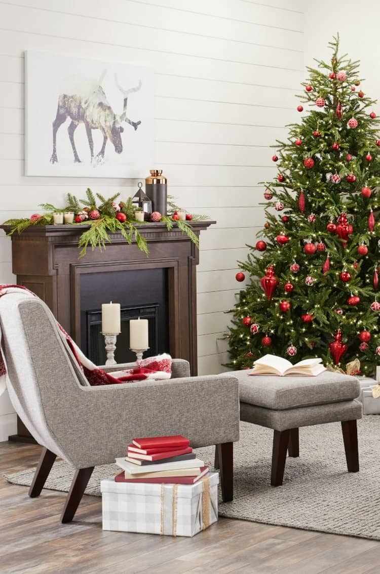Zvieracie motívy a jedľová zeleň na vianočné dekorácie v štýle vidieckeho domu