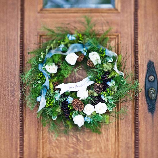 Vyrobte si nápaditý vianočný veniec sami Vyrobte si vlastný vianočný veniec so šiškami