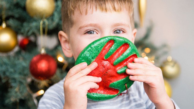 Vianočné ručné práce s deťmi nápady na dekoráciu stromčeka zo slaného cesta