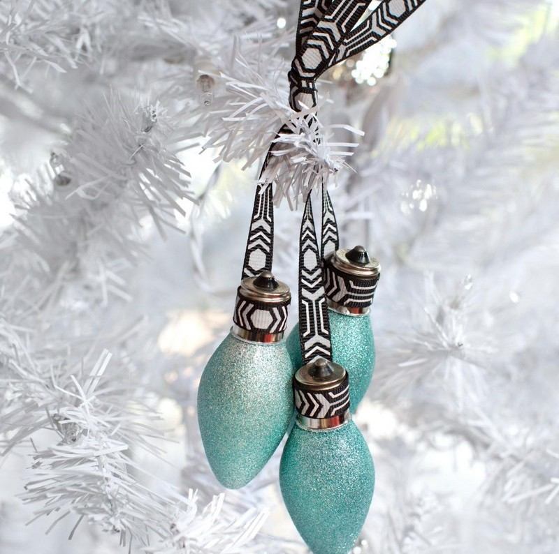 Recyklácia starých žiaroviek a výroba ozdôb na vianočný stromček Nápady na vianočné remeslá-2015-upcyklácia-žiarovka-ozdoby na vianočný stromček