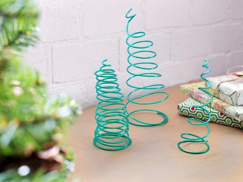 Ozdoba vianočného stromčeka zo špirálových prameňov - nápad na dekoráciu Vianočné remeselné nápady-2015-vianočný stromček-deti-drotári