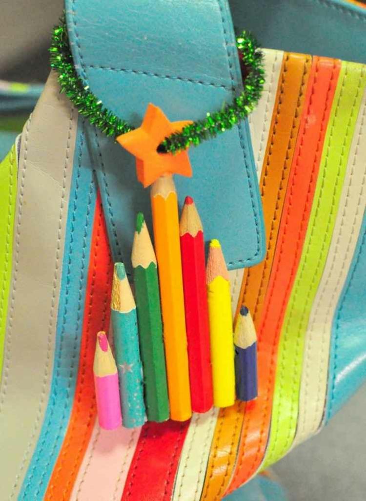 vianočné remeslá deti ozdoby na vianočný stromček prívesky jedľové pastelky