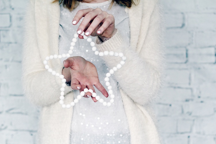 Ľahké vianočné remeslá s deťmi - nápady na remeslá s drevenými korálkami Vianočné remeslá s deťmi-drevená korálka-hviezdička-návod-vyrobte si