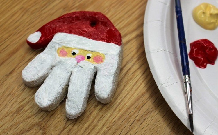 Ručné práce s batoľaťom na vianočný odtlačok Santa Clausa