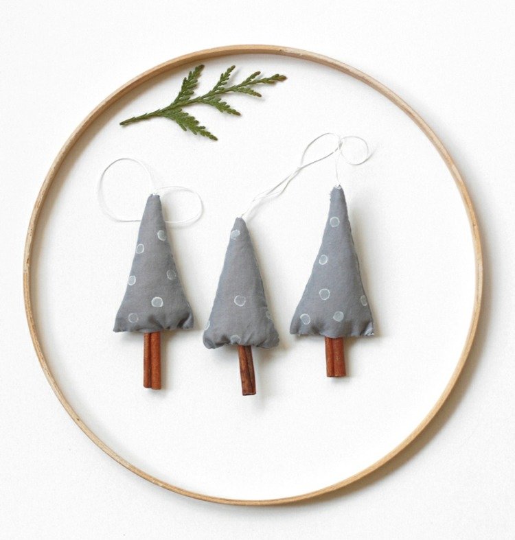 Vianočné remeslá-prírodné materiály-škoricové tyčinky-jedle-látky-podšívka-prstene-prívesky