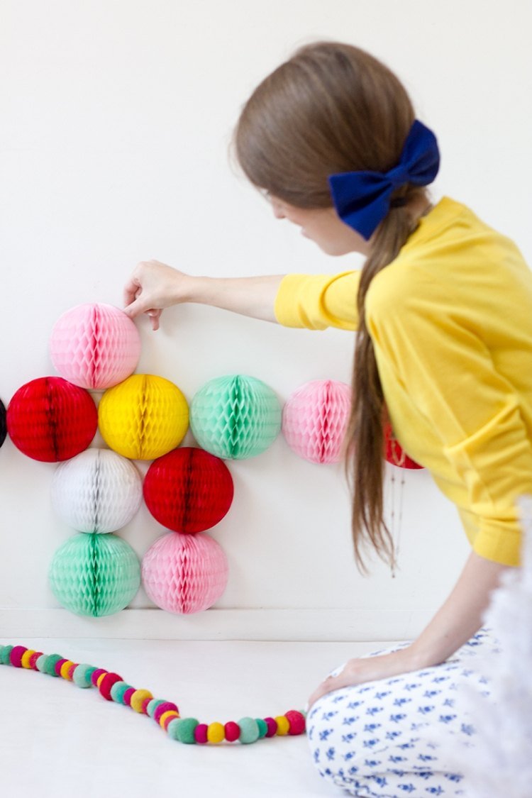 vianočný stromček-alternatíva-dekorácia-steny-urob si sám-medovníkové gule-urob si-usporiadaj-ozdob-kreatívne farby