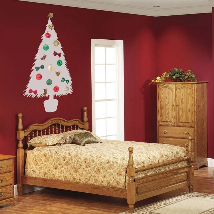 vianočný stromček-alternatívna-stena-ozdoba-urob si sám-plástové gule-farba-stena-tetovanie-vianočná dekorácia-fólia