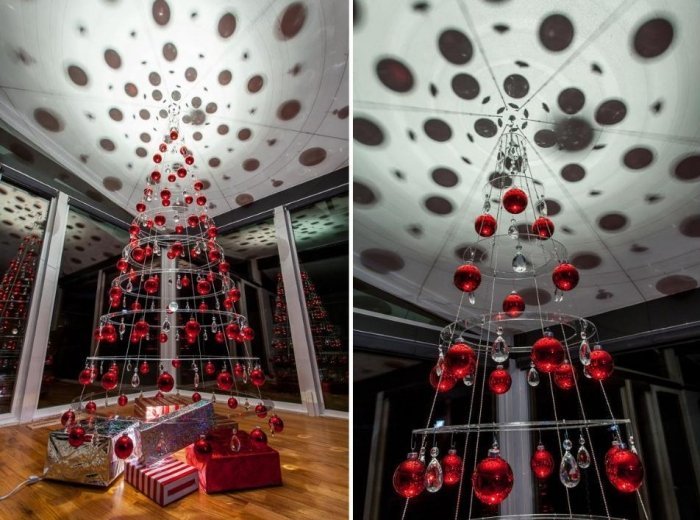 dizajn pre puristické vianočné stromčeky vytvára fascinujúcu svetelnú atmosféru puristický-dizajn-vianočný stromček-fascinujúce-osvetlenie-nálada-vianočné gule