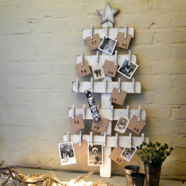 vyhlásenie Vianočný stromček vyrobený z dreva Ozdobte vianočné stromčeky kolíčkami na oblečenie