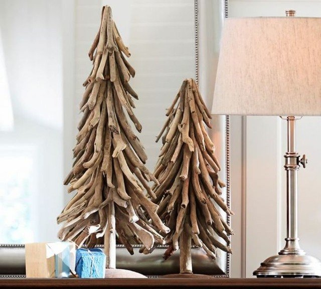 rôzne stromy vyrobené z naplaveného dreva ako stolové stromy Vianočné stromčeky vyrobené z naplaveného dreva