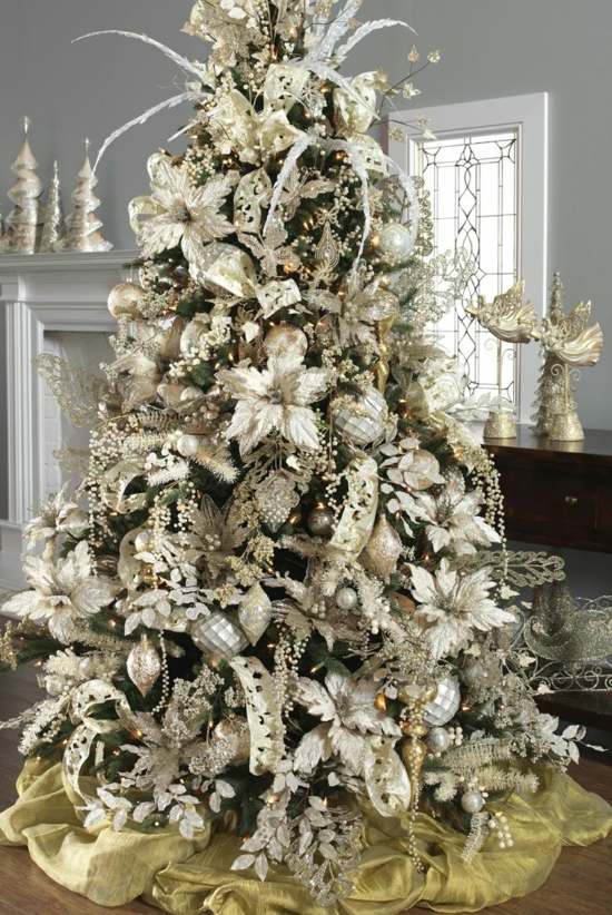 Slávnostné vianočné ozdoby zdobia krásne dekorácie ozdobiť krásnu dekoráciu nápad strieborná farba