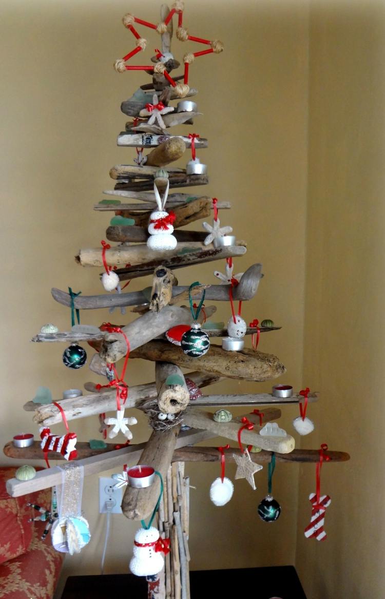 Vyrobte si originálny vianočný stromček z naplaveného dreva drotár vianočný stromček sami naplavené drevo dekorácia červená biela myšlienka škandinávsky