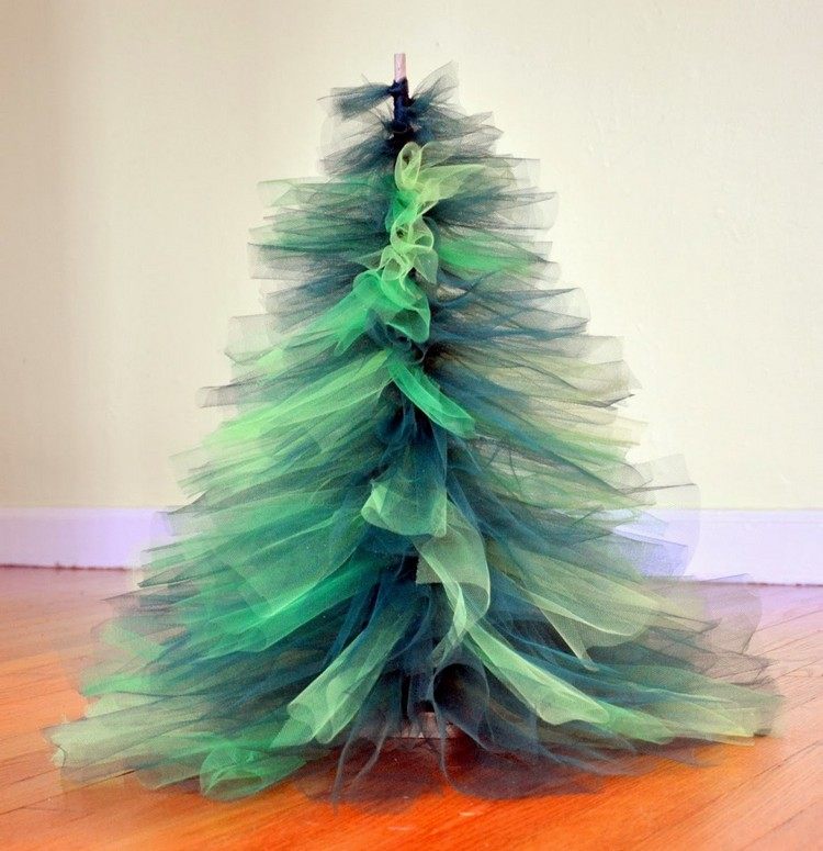 zelené tylové stuhy na ráme vianočný stromček-urob si sám-tuell-stuhy-zelené