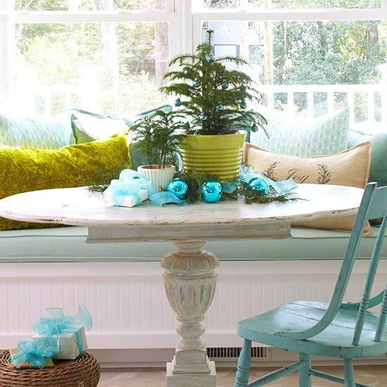 vianočný stromček jedľové vetvy modré mini guličky hrniec na vianočný stromček malé vetvičky modré mini guličky