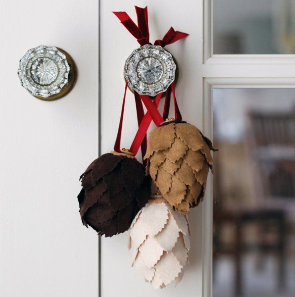 Vianočný stromček nápad na ozdobu drôtené šišky Vyrobte si vlastné ozdoby na vianočný stromček plstené šišky