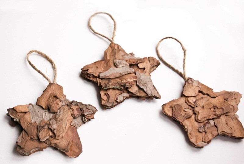 Ozdoby na vianočný stromček vyrobené z prírodných materiálov - vytvorte hviezdičky z kôry Ozdoby na vianočný stromček vyrobené z prírodných materiálov z kôrovej hviezdy drotárskej priadze