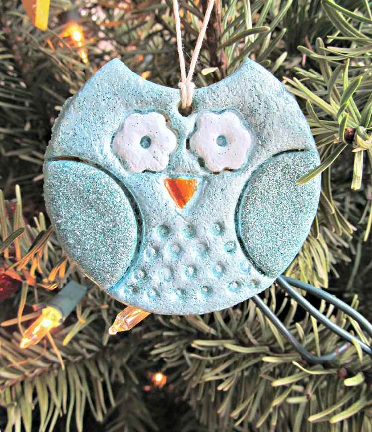 Prívesok sova na vianočný stromček vyrobený zo slaného cesta ozdoby na vianočný stromček-drotár-deti-soľ-cesto-sova-modro-biela