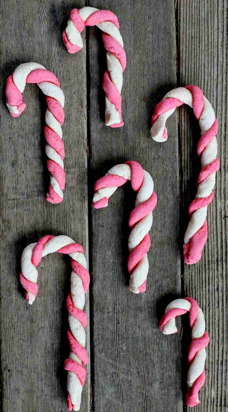 Vyrobte si cukrovú trstinu zo slaného cesta sami Ozdoby na vianočný stromček-drotár-cukríky-palice-bielo-červené