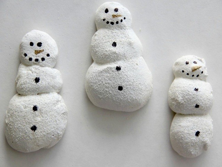 vyrobte z modelovacej hmoty malých roztomilých snehuliakov Ozdoby na vianočný stromček-drotár-deti-modelovanie-hlina-soľ-snehuliak-vtipné-kreatívne