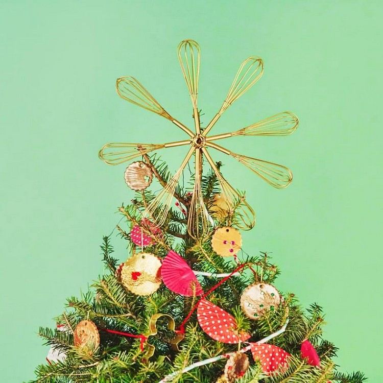 vyrobte z šľahača alternatívnu čipku na vianočný stromček