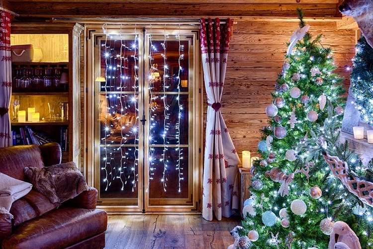 chata vianočné osvetlenie okenná svetelná záves