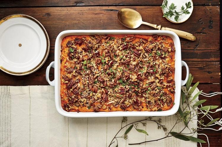 Recepty na vianočný bufet - podávajte kastról zo sladkých zemiakov s pekanovými orechmi