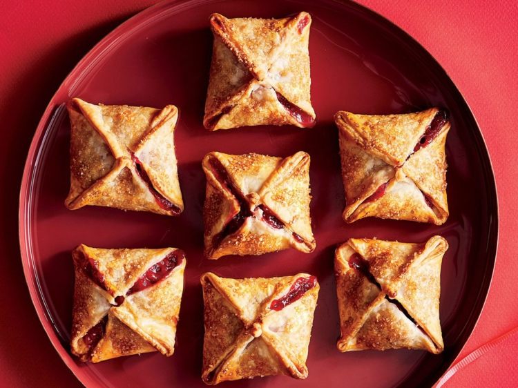 Recepty na vianočný bufet - Lahodné lístkové cesto s brusnicovou a jablkovou plnkou