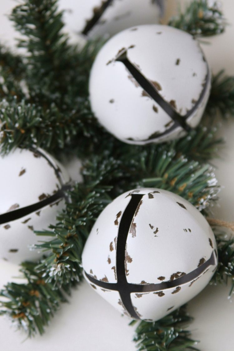 Môžete vymaľovať zvončeky na vianočné ozdoby vianočné dekorácie kovové gloeckchen lakovanie šperkov biela ošumělý štýl