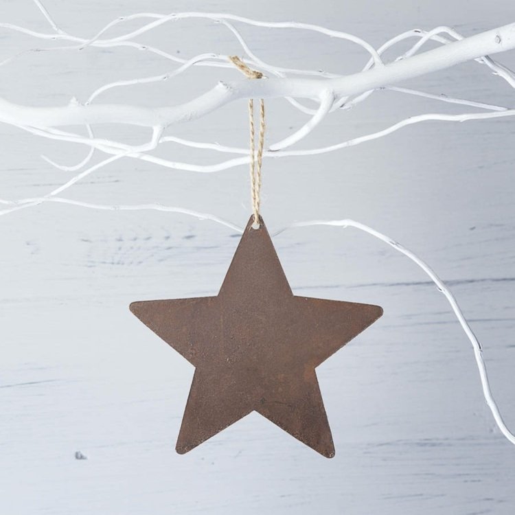 Vianočná dekorácia vyrobená z hrdzavej hviezdy vianočná dekorácia kovová hviezda ušľachtilá červená vianočná kytica konáre biela