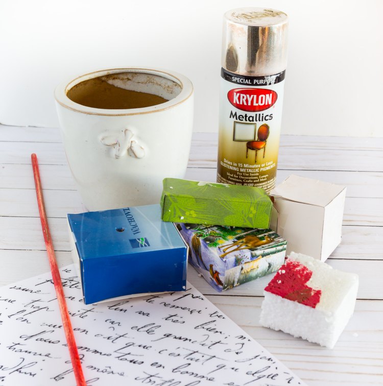 škatuľka vianočného stromčeka vianočné dekorácie na stôl