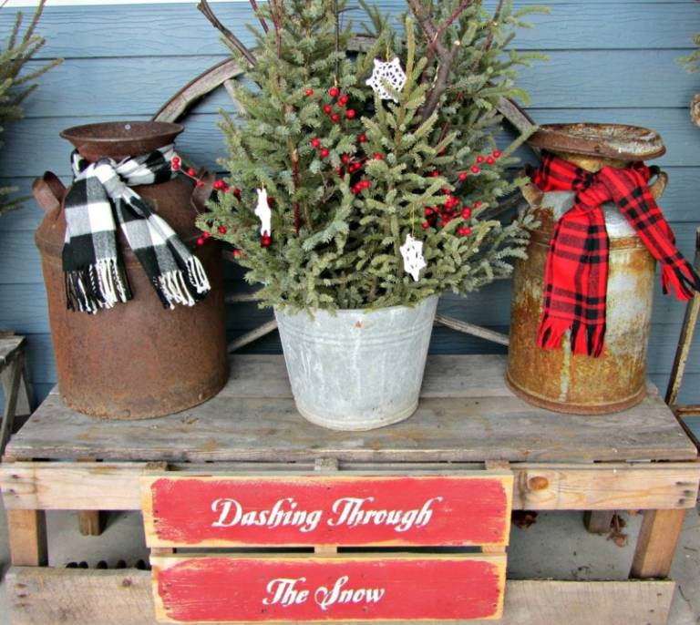 Rustikálna vianočná dekorácia s jedľovými ratolesťami vianočné dekorácie pre vonkajšie rustikálne nápady vianočné stromčeky šatky hrdzavé