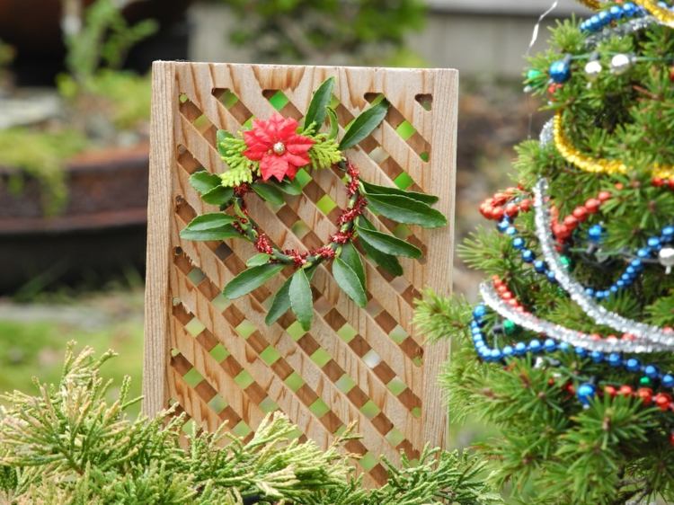 Vianočná dekorácia v podobe jednoduchého venca vianočná dekorácia pre vonkajší veniec nápad kvetinový veniec reťazca stromu