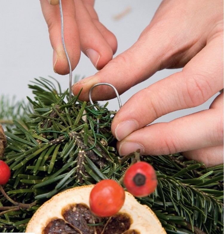 Pridajte drôtené háčiky na zavesenie Vianočná ozdoba-drotár-ozdobná-gulička-zapínanie na drôt