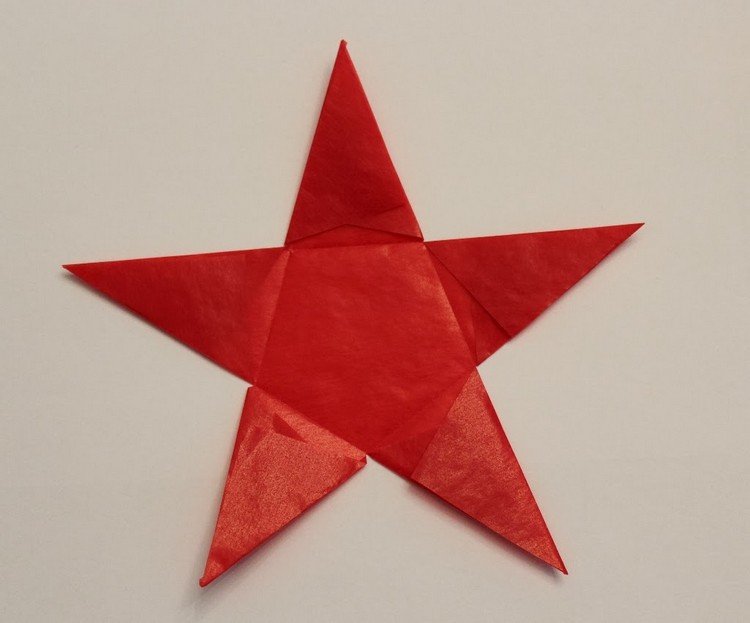 5-cípa hviezda z červeného priehľadného papiera vianočné dekorácie-okno-hviezdy-skladanie-návod-skladanie-červené