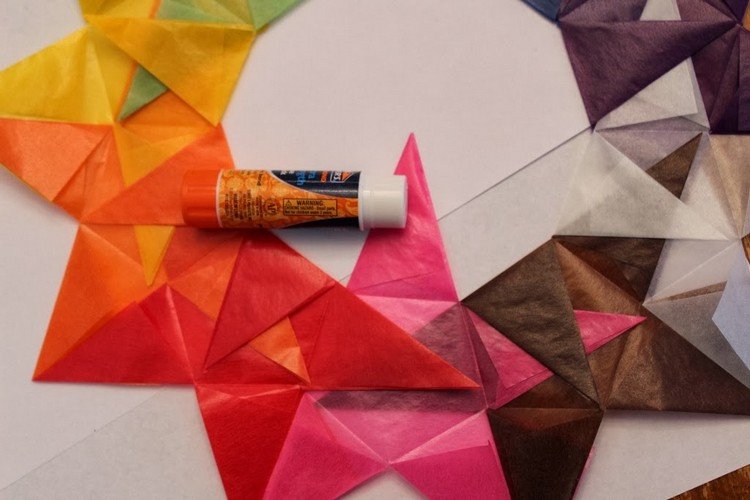 Hviezdy zlepte lepiacou tyčinkou vianočné dekorácie-okenné hviezdy-skladacie-pokyny-nalepovacie-prstene