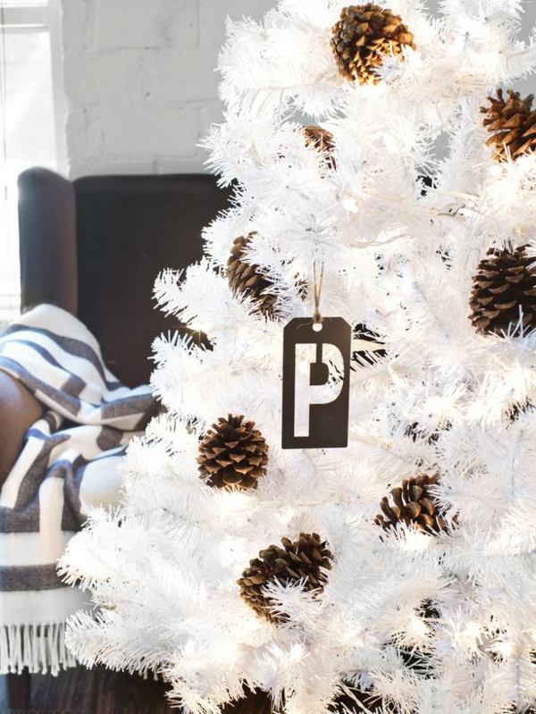 Premeňte umelé stromové šišky na bielo