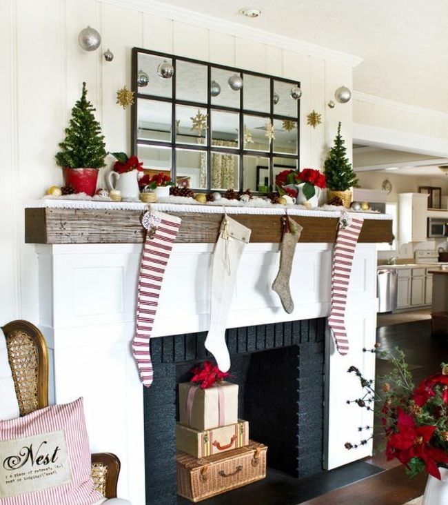 Santa kozačky červený vianočný krb s vianočnou hviezdou Vianočný krb ozdobený pekným nápadom