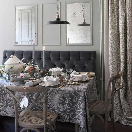 štýlové-nápady-na-vianočné dekorácie-v-jedálni-striebornej farbe