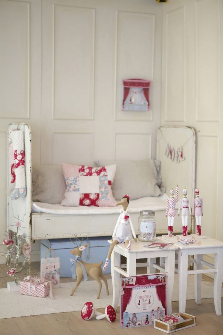 Vintage dekorácia na Vianoce v škôlke vianočné dekorácie-detská izba-vinobranie-deco-biela-štuková-kovová posteľ