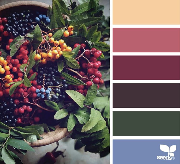 vianočná výzdoba bobuľové tóny farebná paleta prírodné kombinácie