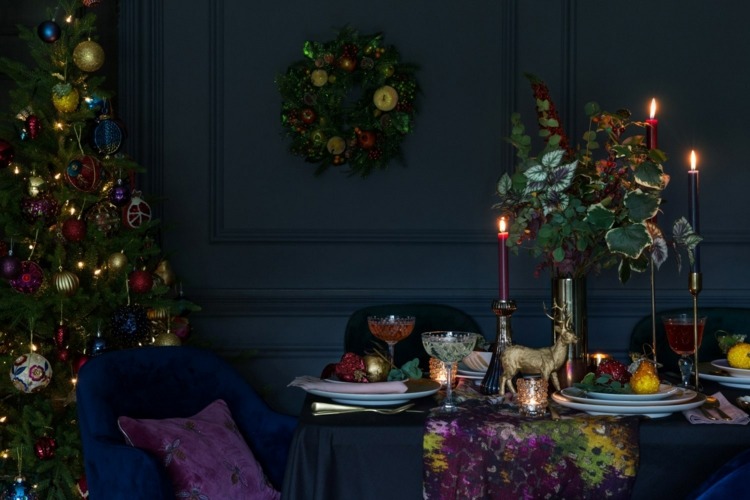 sviečky bobuľové tóny kombinácia bežca na stôl zelená žltá nápady vianočná výzdoba