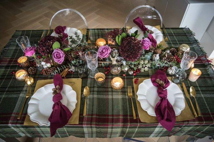 slávnostné vianočné ozdoby bobuľové tóny obrúsky stredobod kvetov