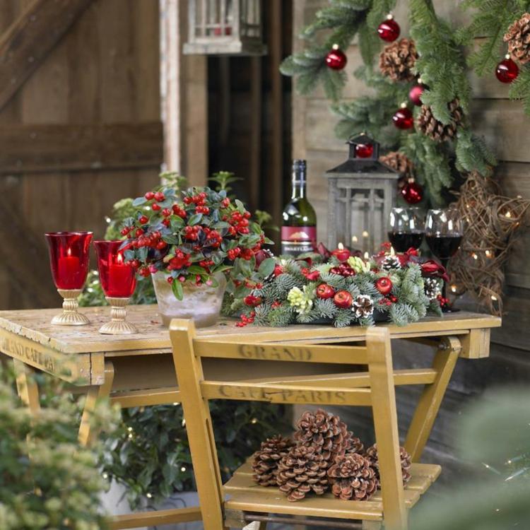 vianočná dekorácia bobuľové tóny mimo vianočné gule windlcht veniec kvetinová úprava